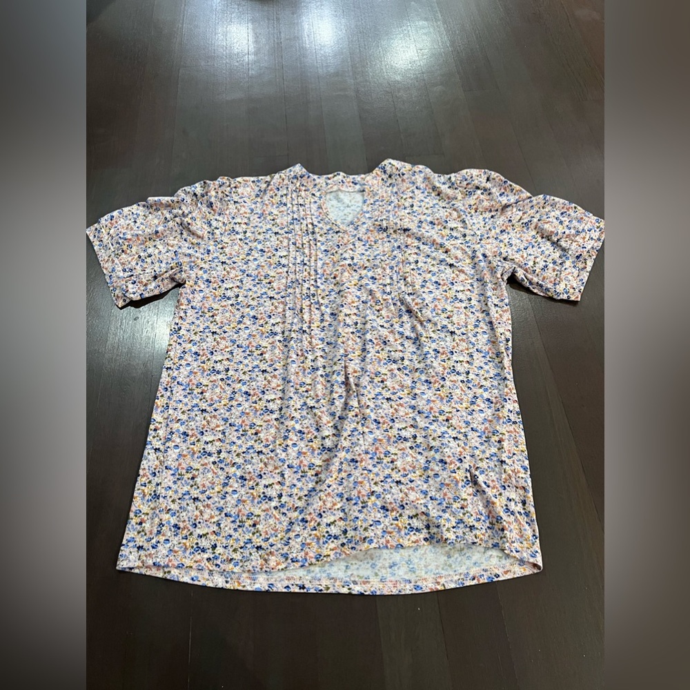 Women's V-neck blouses. Size 2XL, but fits like XL